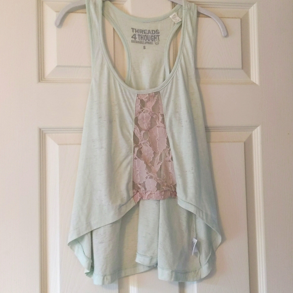 High-low tank with lace detail - Picture 1 of 7
